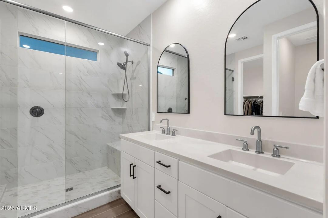 Real Estate Picture 15