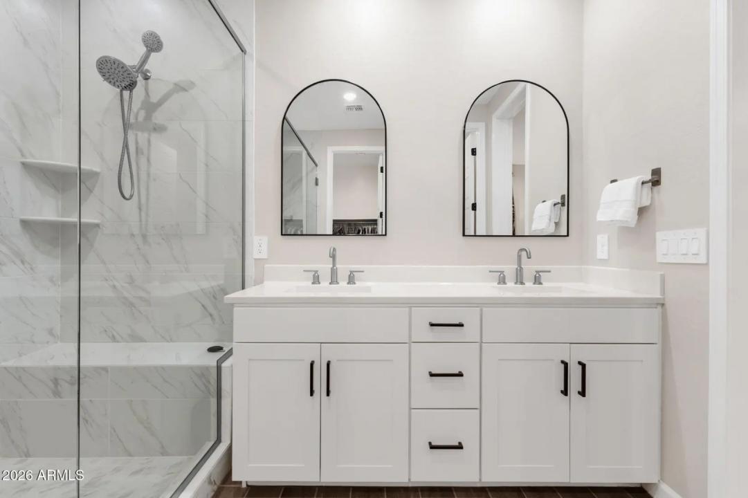 Real Estate Picture 14