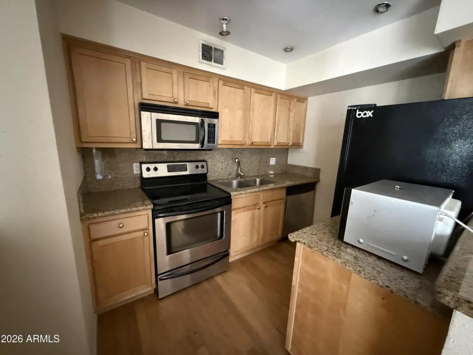 Real Estate Picture 7