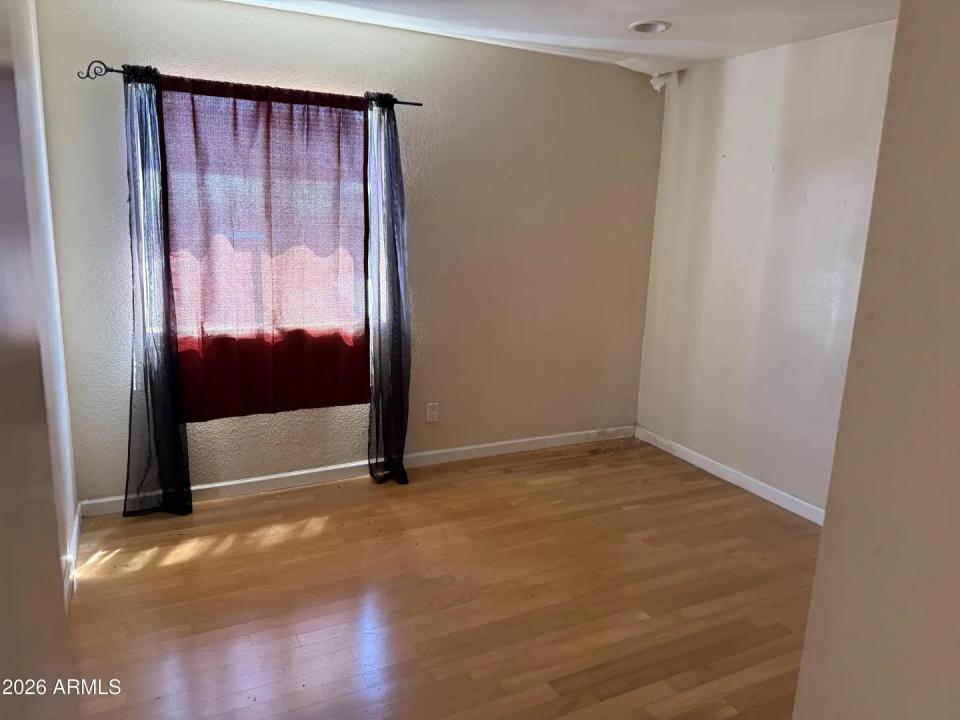 Real Estate Picture 3