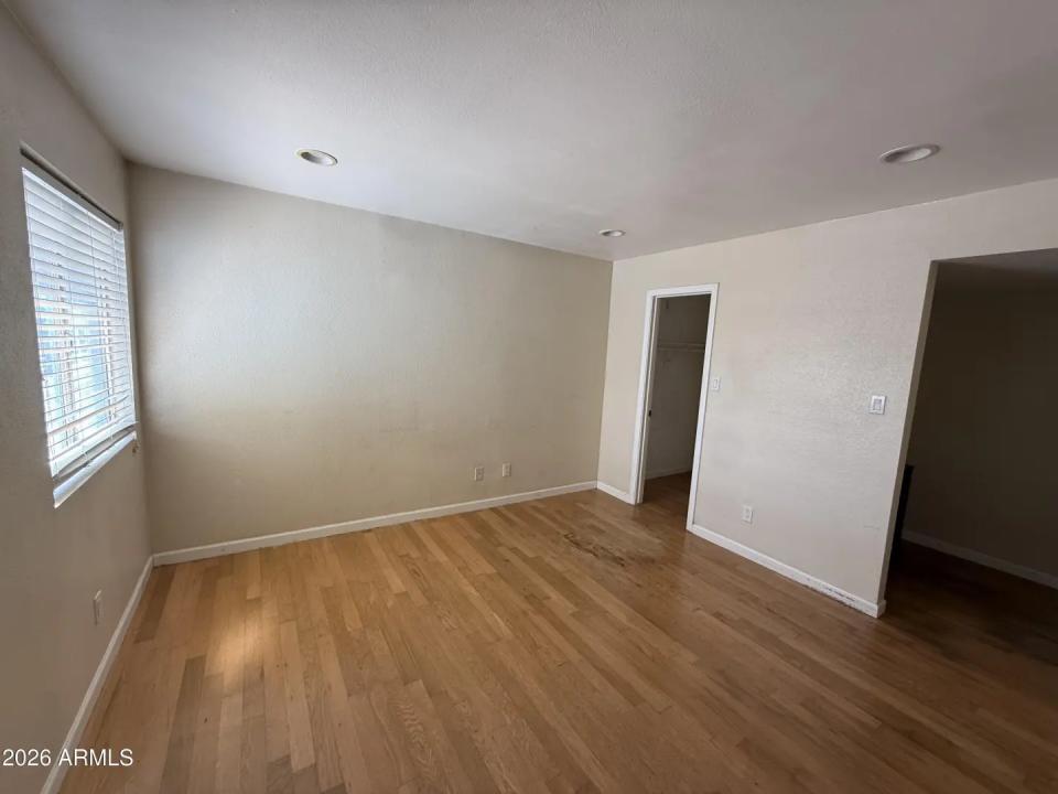 Real Estate Picture 9