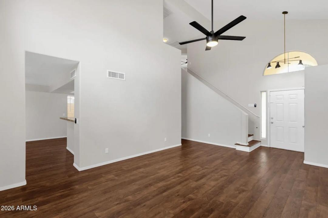 Real Estate Picture 4