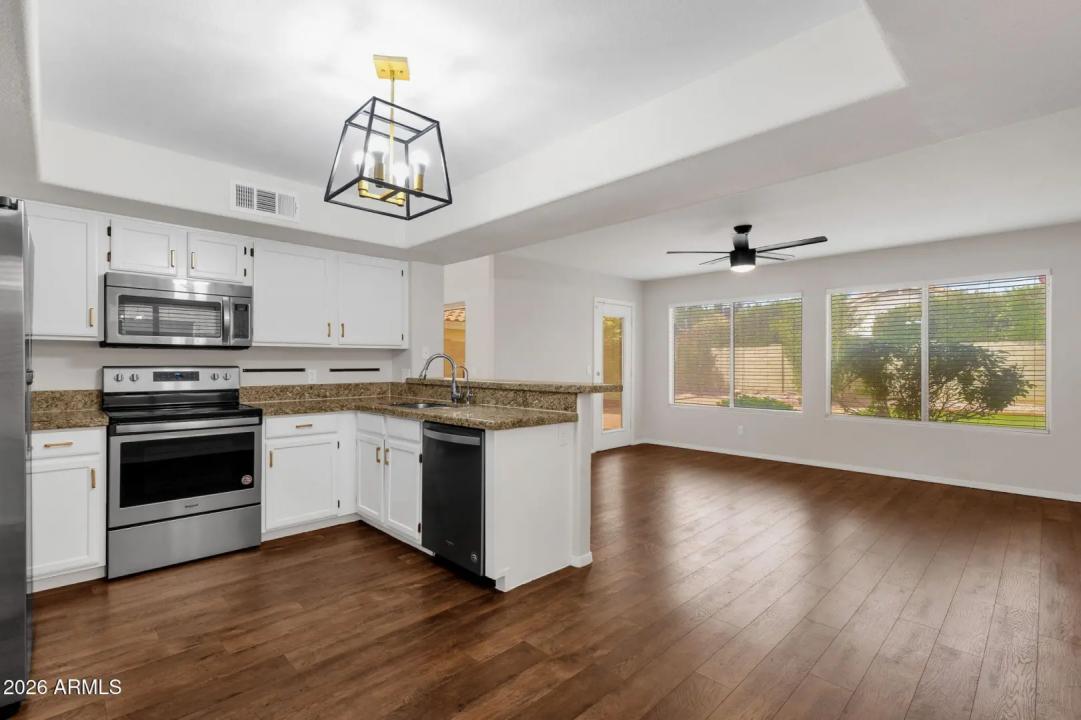 Real Estate Picture 7