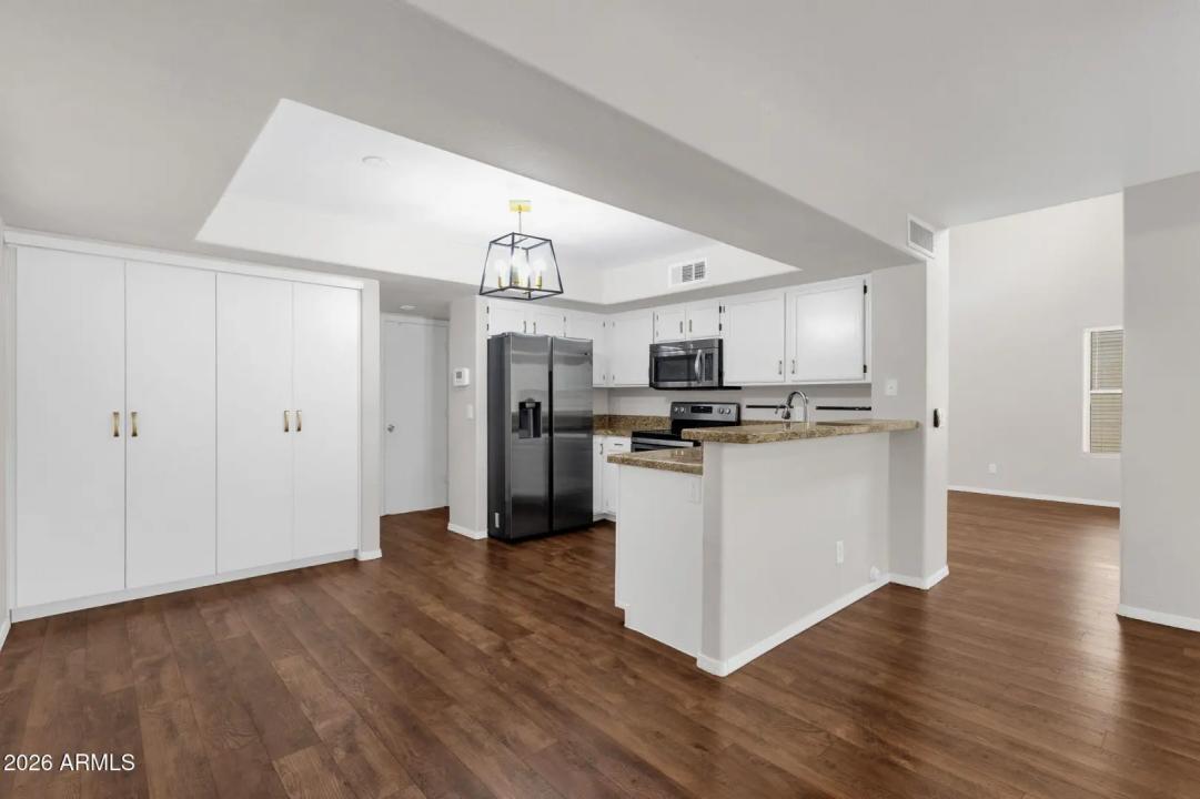 Real Estate Picture 11