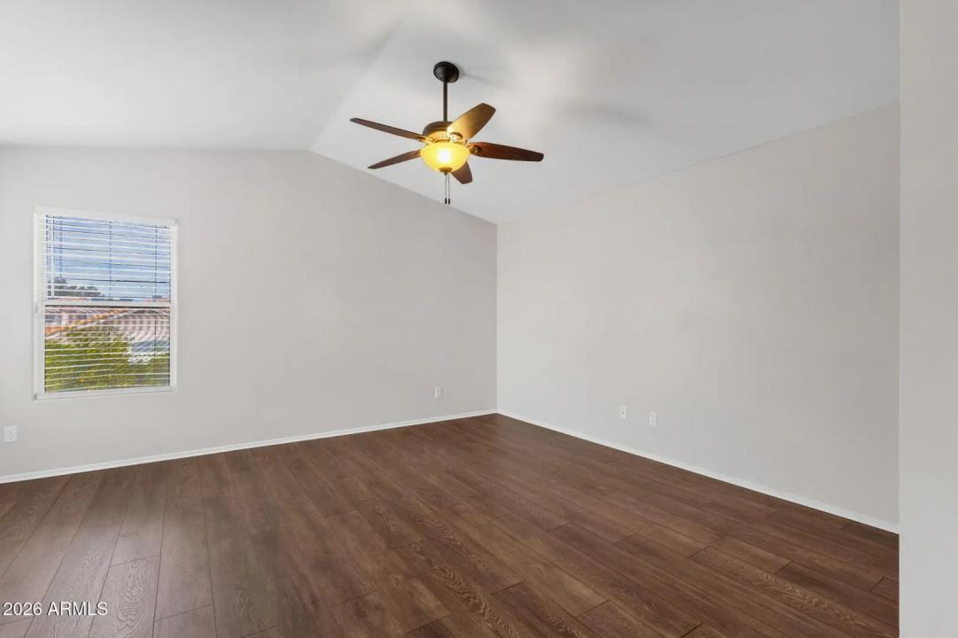 Real Estate Picture 18