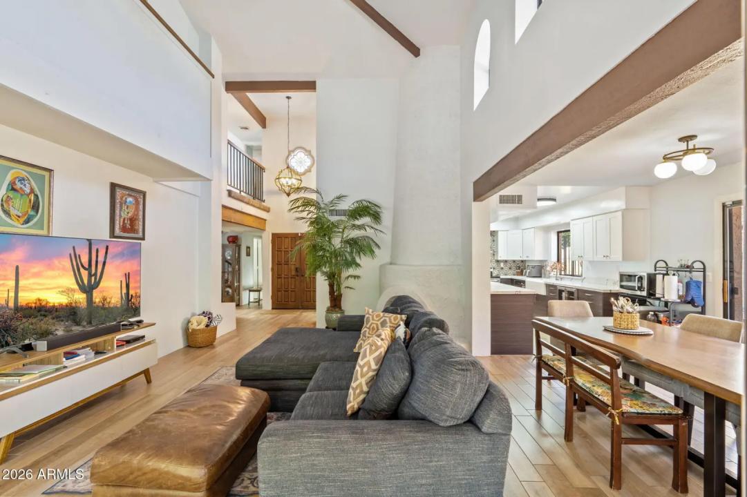 Real Estate Picture 3