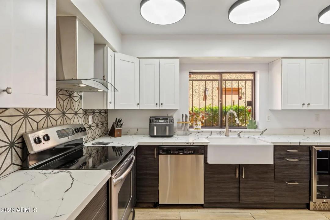 Real Estate Picture 8