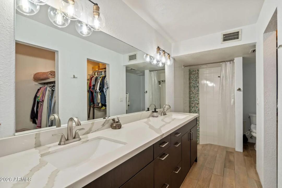 Real Estate Picture 11