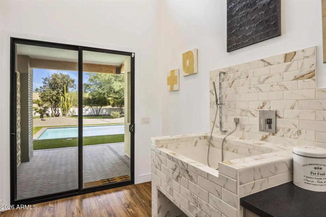 Real Estate Picture 23