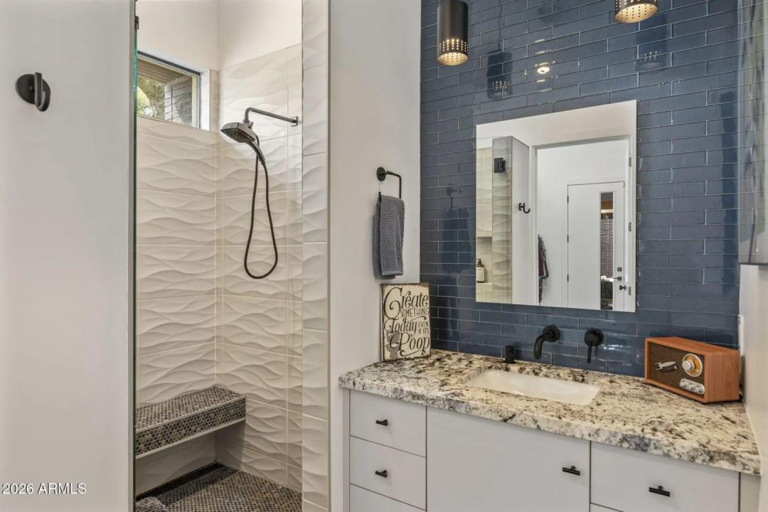 Real Estate Picture 32