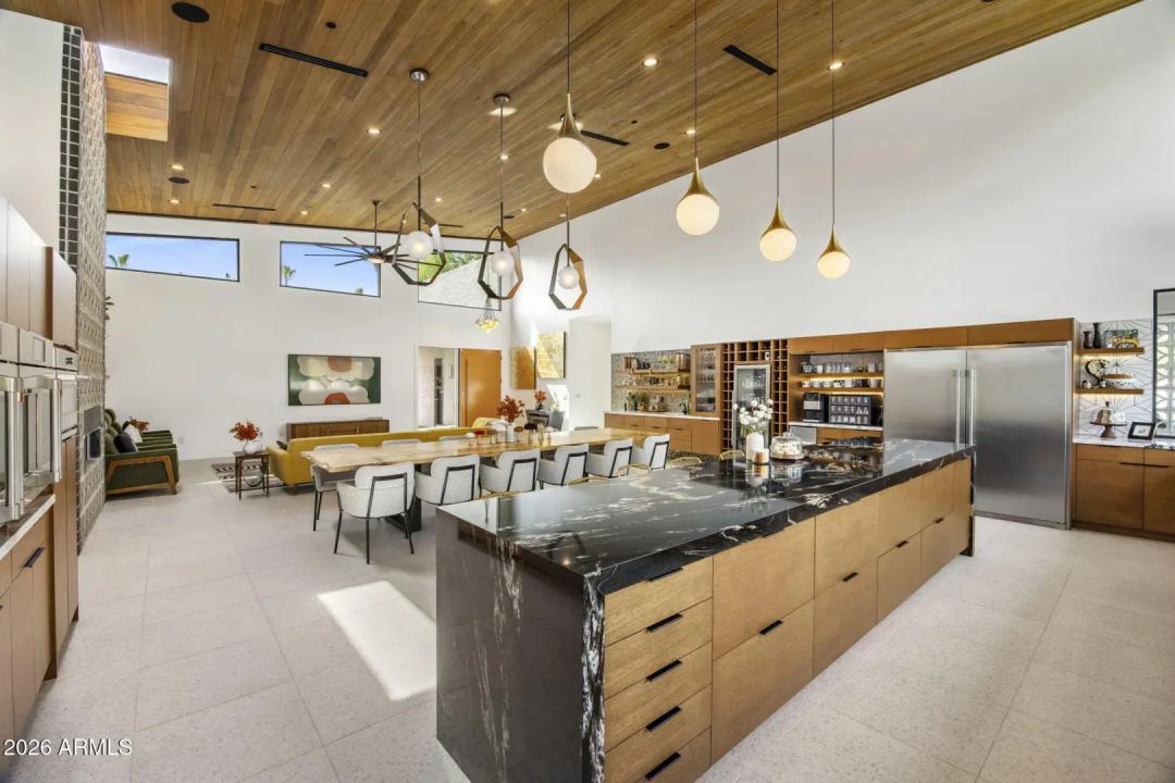 Real Estate Picture 9