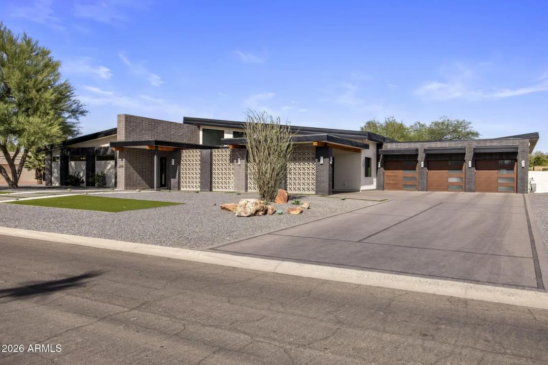 Real Estate Picture 4
