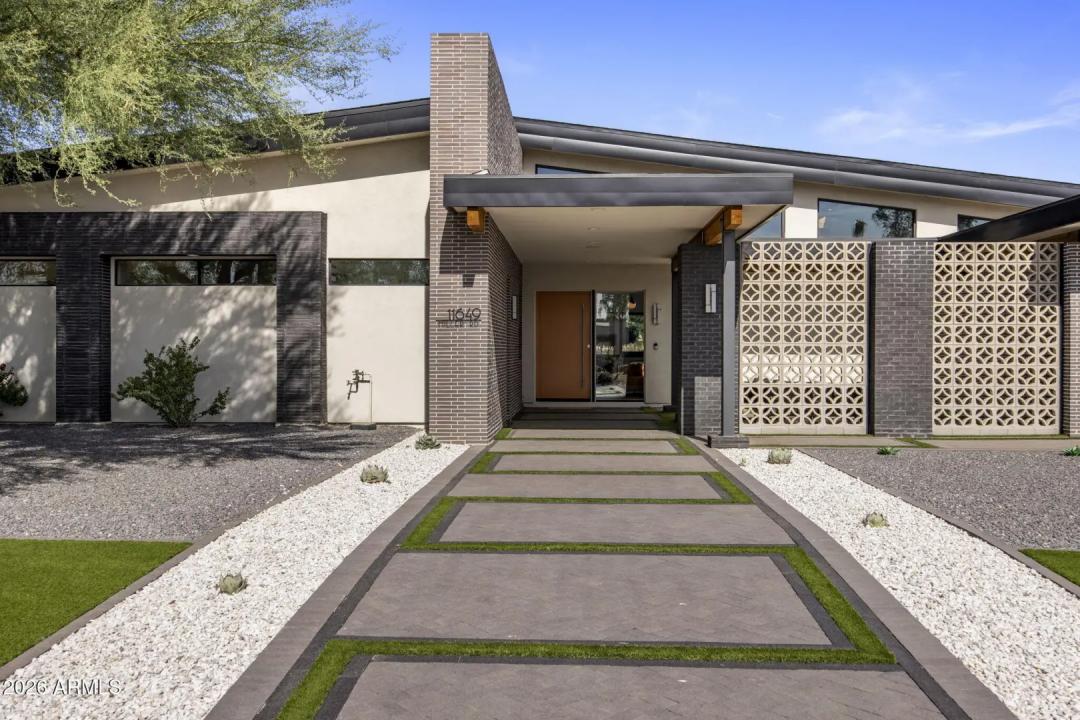 Real Estate Picture 3