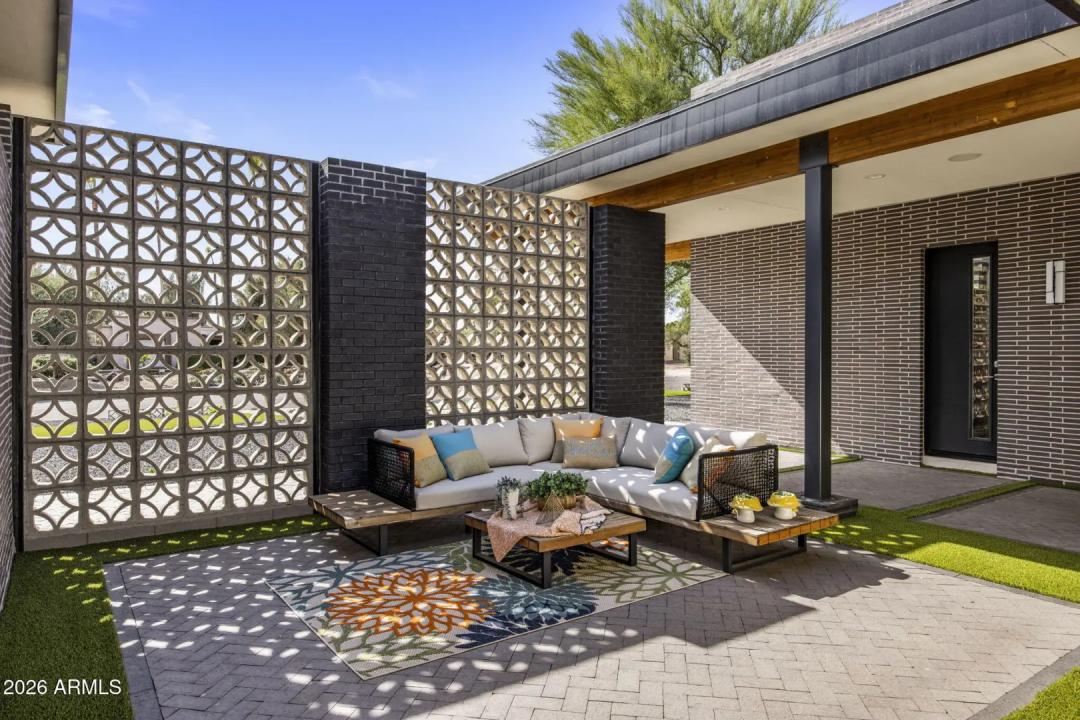 Real Estate Picture 6