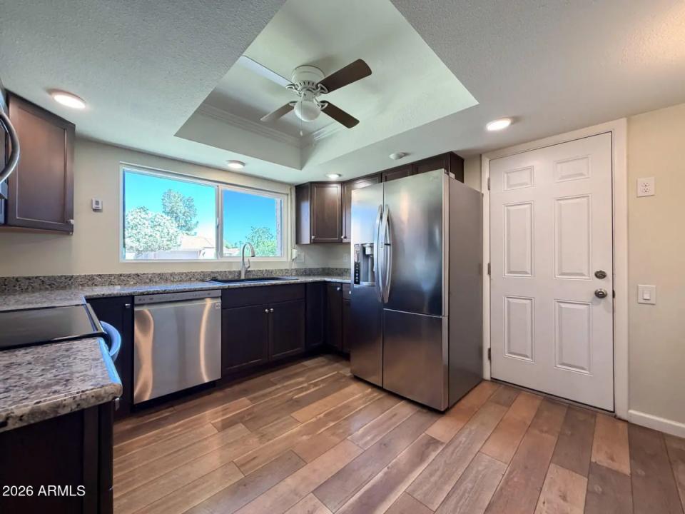 Real Estate Picture 3