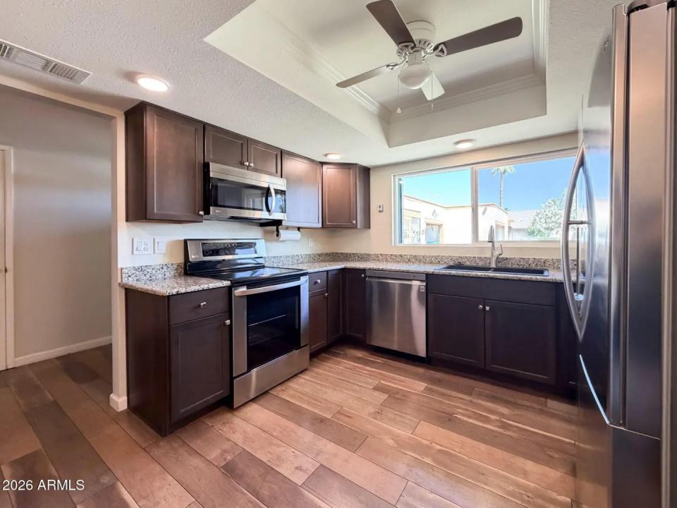 Real Estate Picture 4