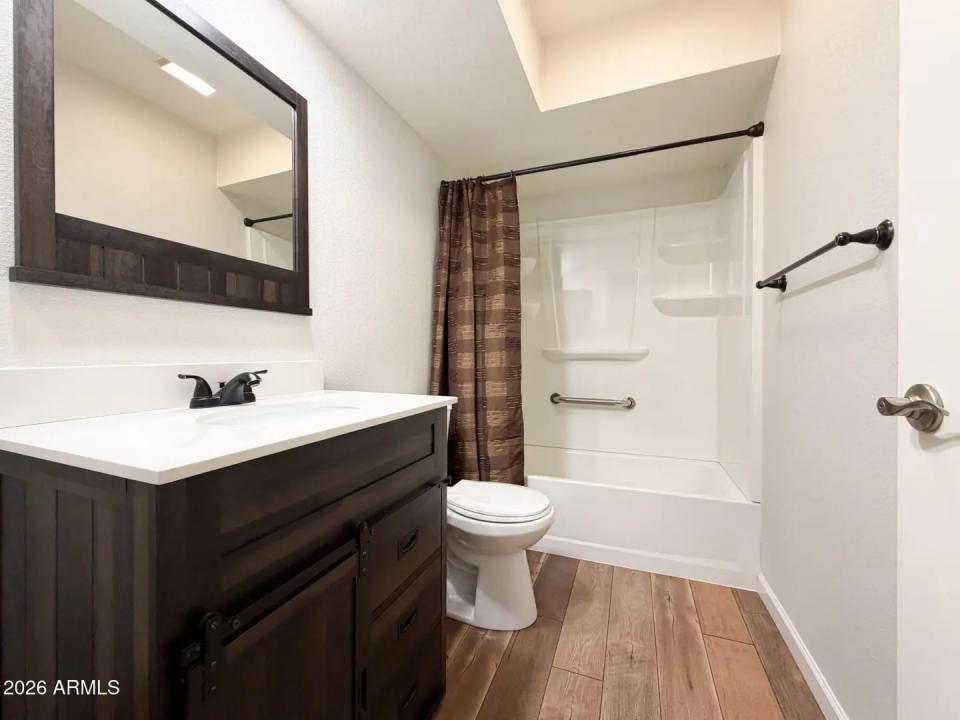 Real Estate Picture 12