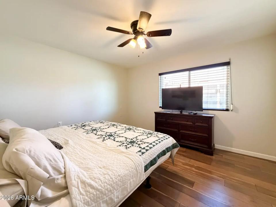 Real Estate Picture 11