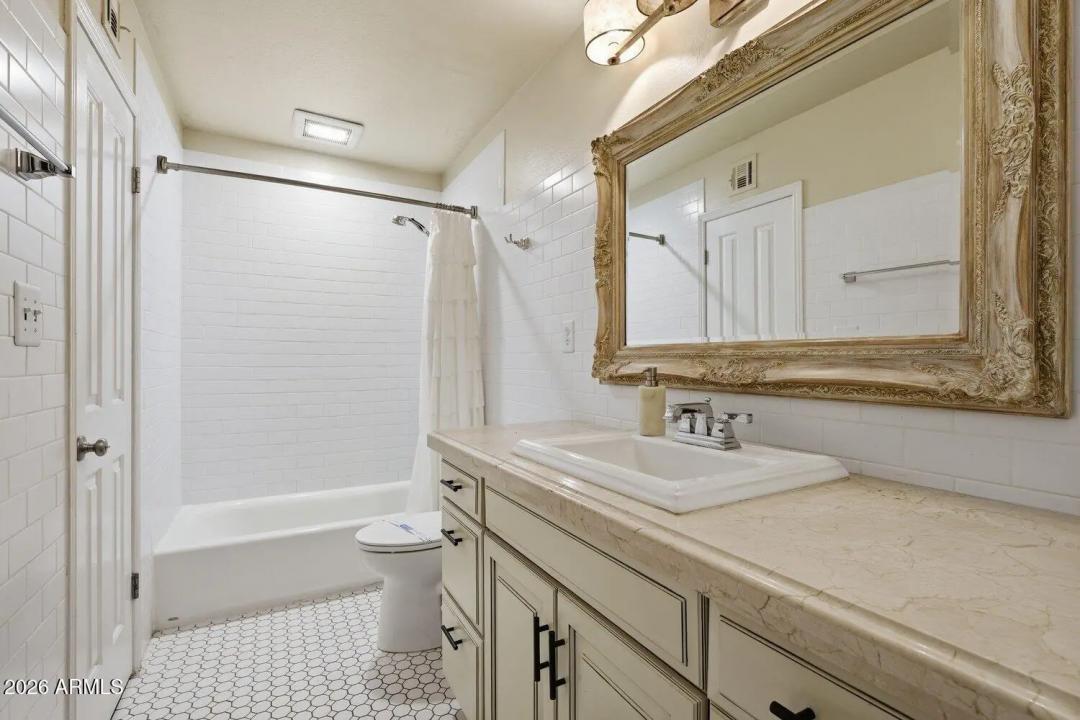 Real Estate Picture 13