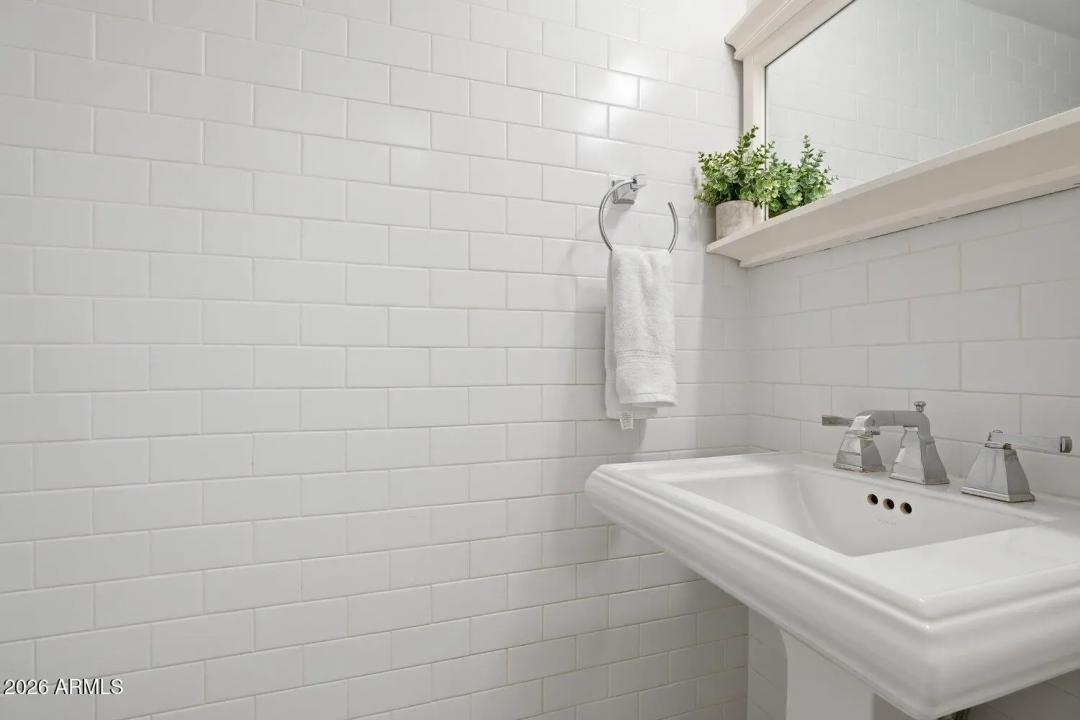 Real Estate Picture 14