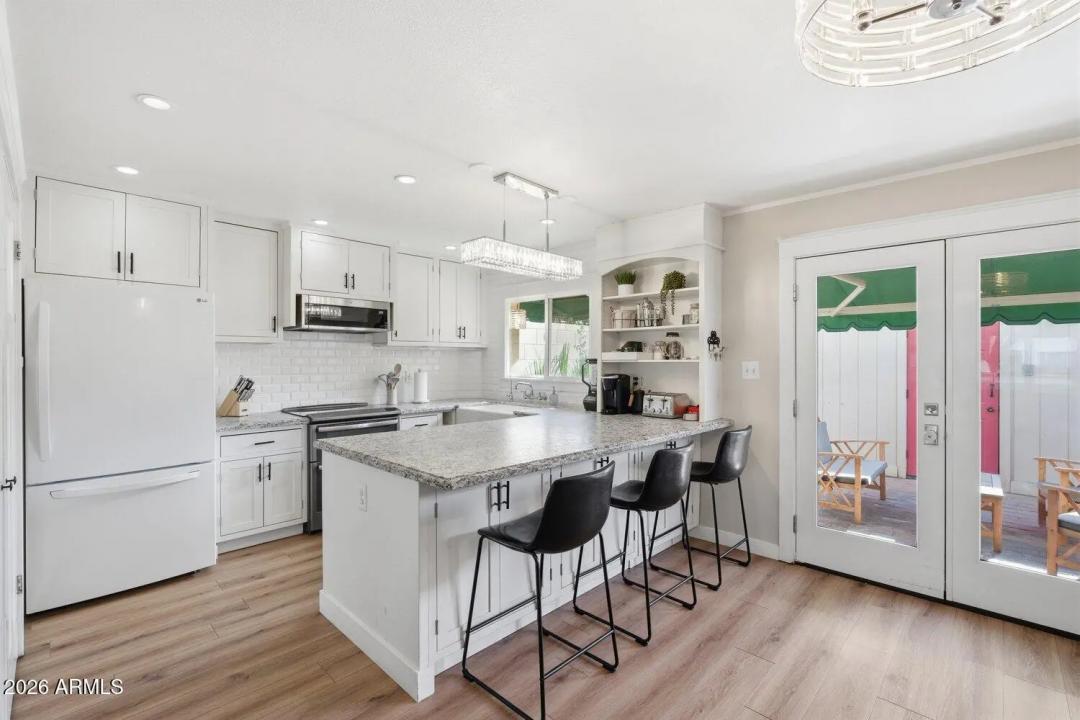 Real Estate Picture 4