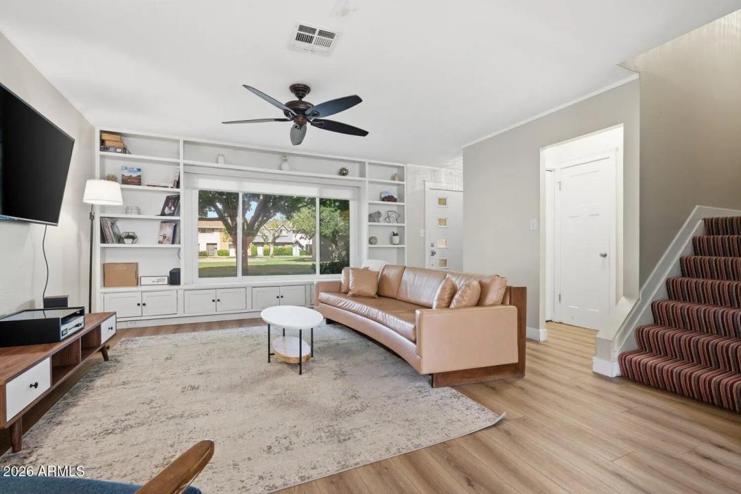 Real Estate Picture 5