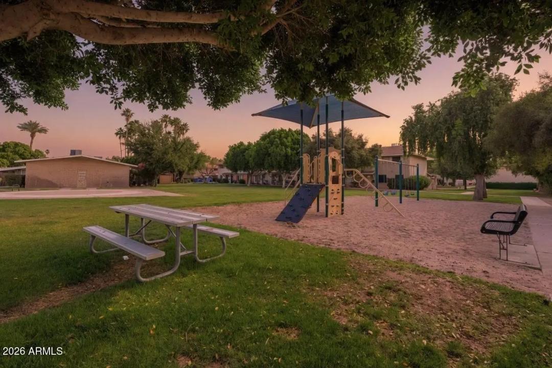 Real Estate Picture 16