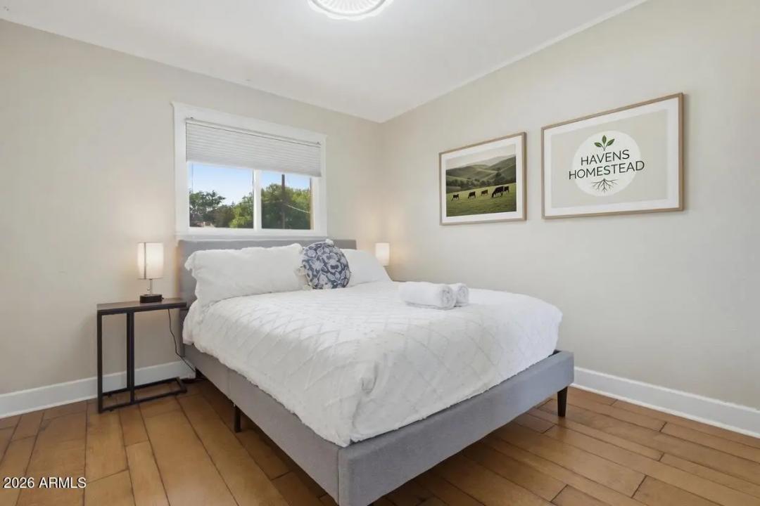 Real Estate Picture 12