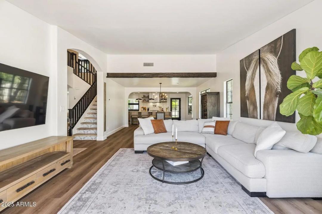 Real Estate Picture 4