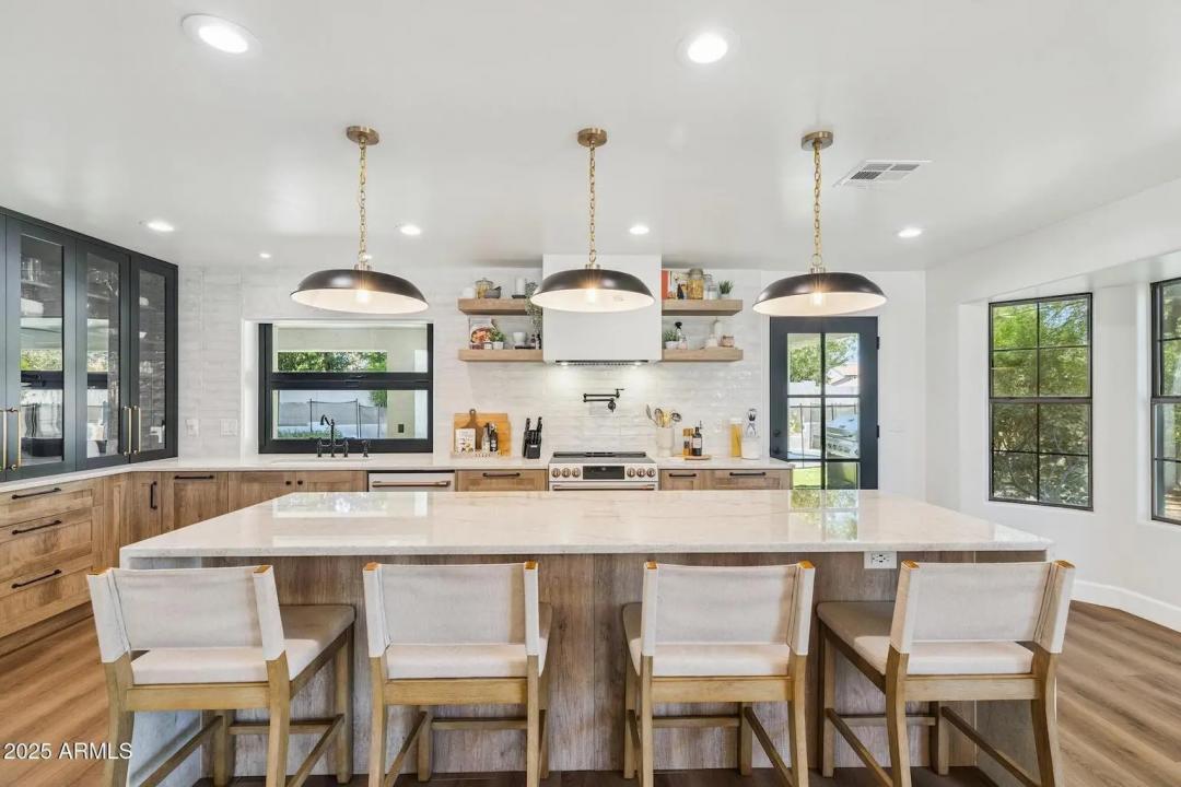 Real Estate Picture 5