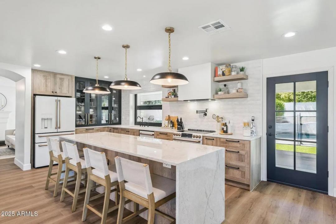 Real Estate Picture 9