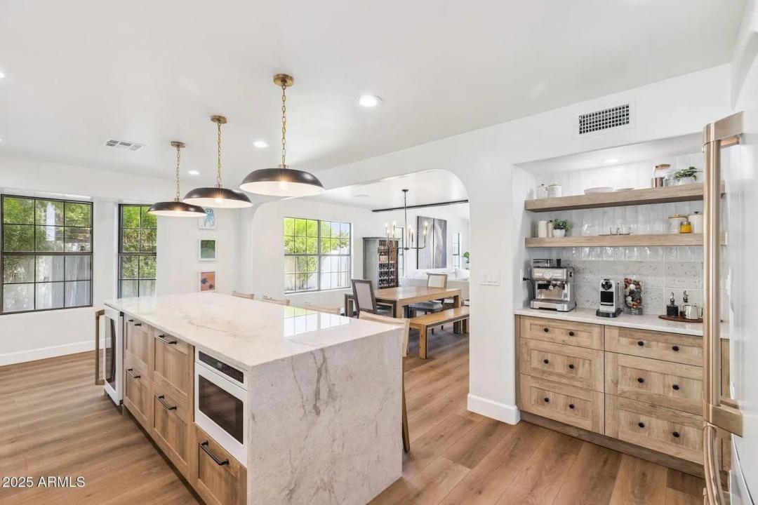 Real Estate Picture 10