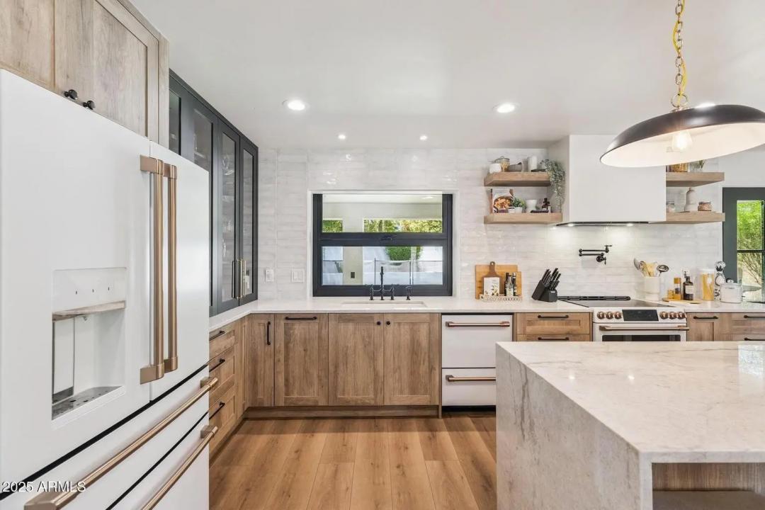 Real Estate Picture 13