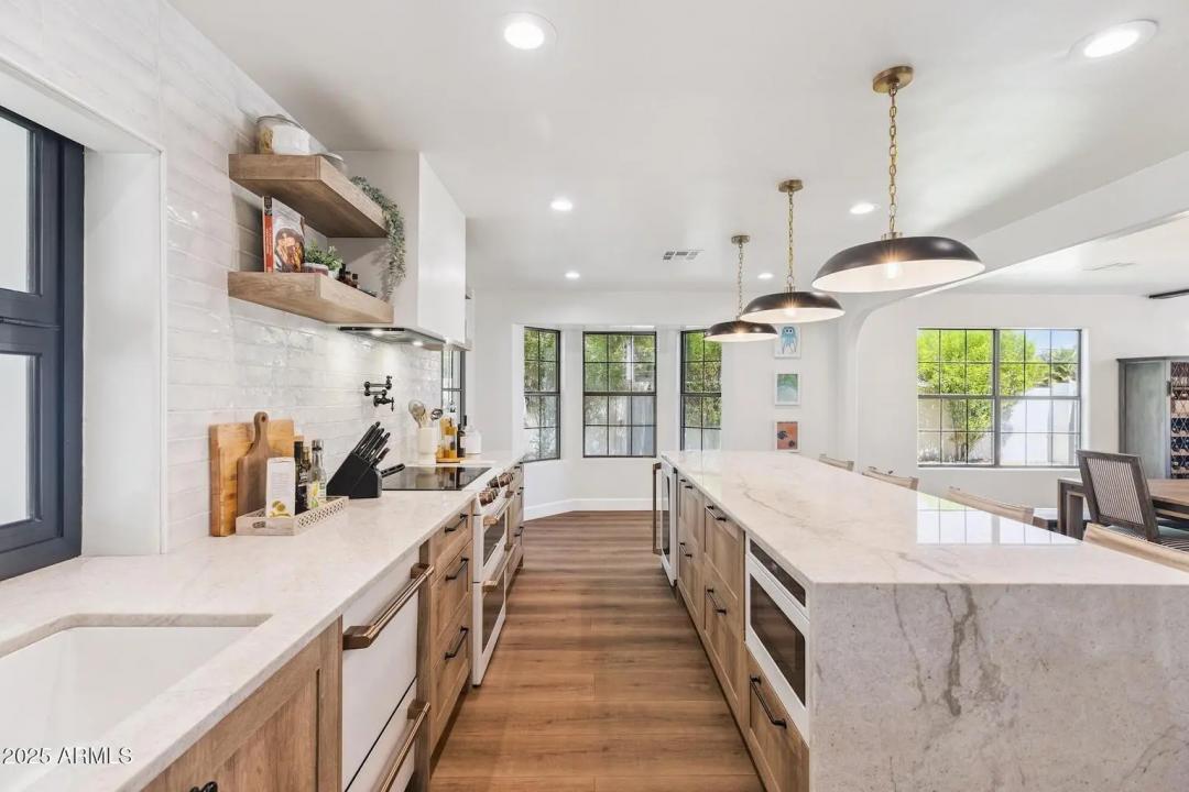 Real Estate Picture 12