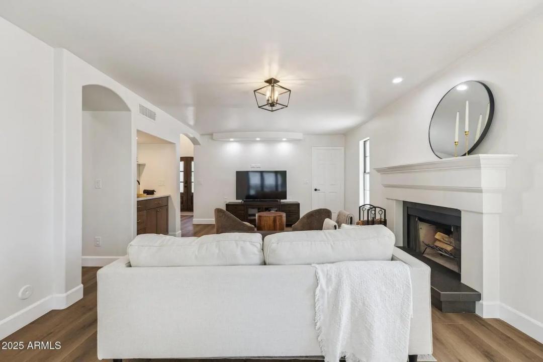 Real Estate Picture 14