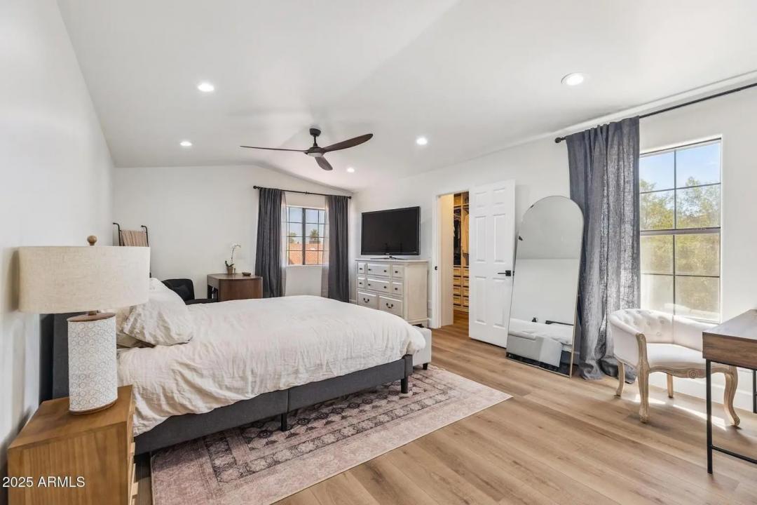 Real Estate Picture 22