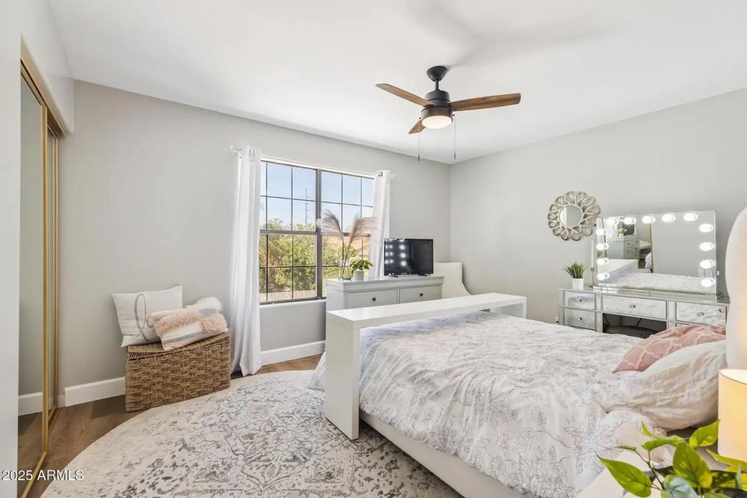 Real Estate Picture 21