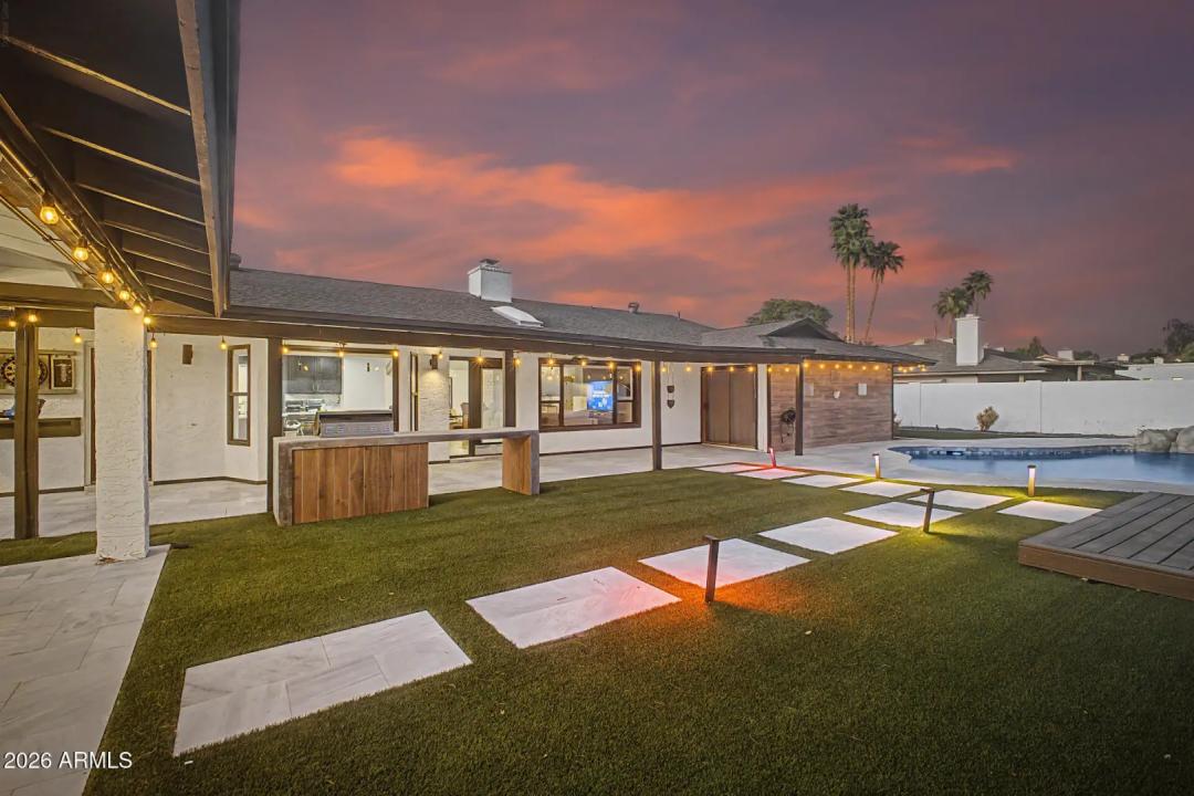 Real Estate Picture 7