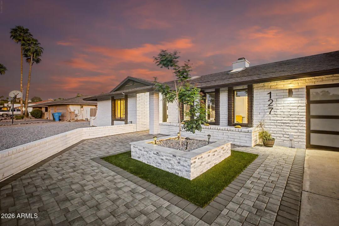 Real Estate Picture 3