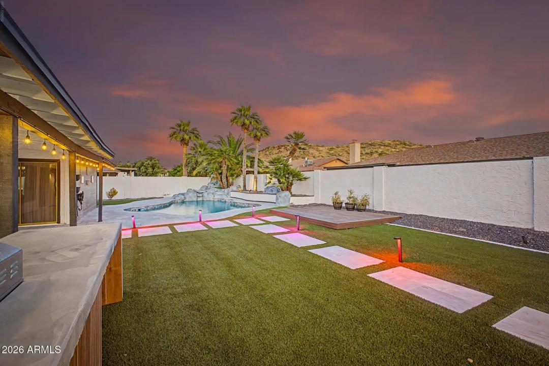 Real Estate Picture 4