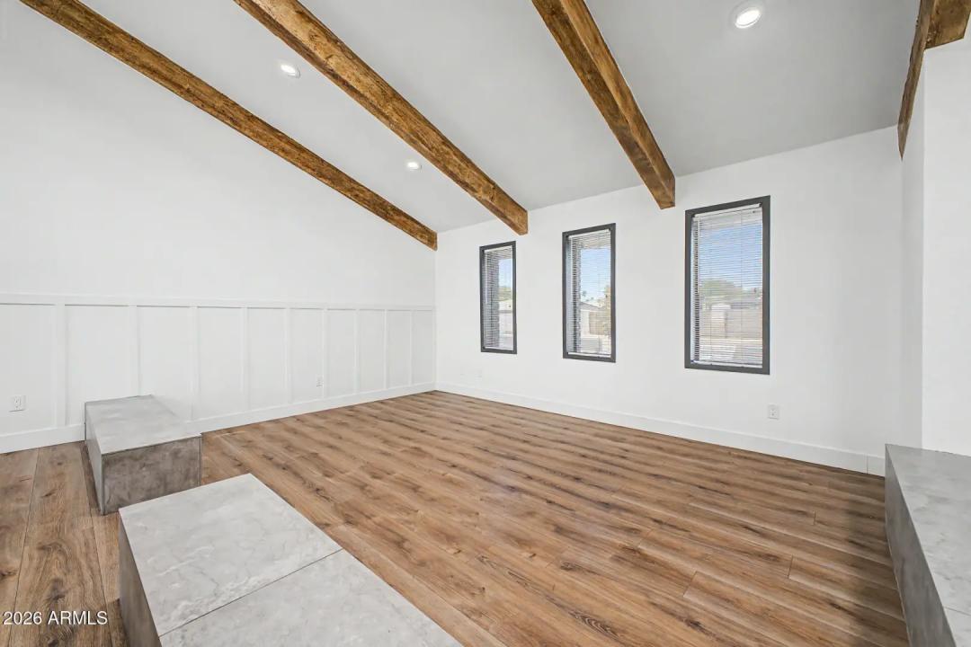 Real Estate Picture 12