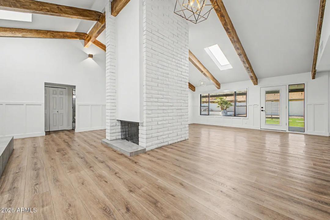 Real Estate Picture 13