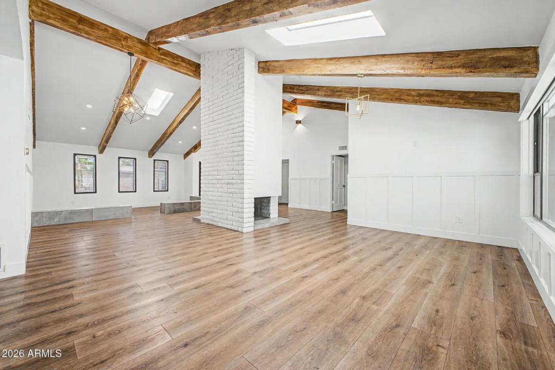 Real Estate Picture 11