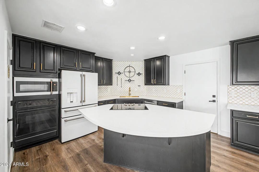 Real Estate Picture 15
