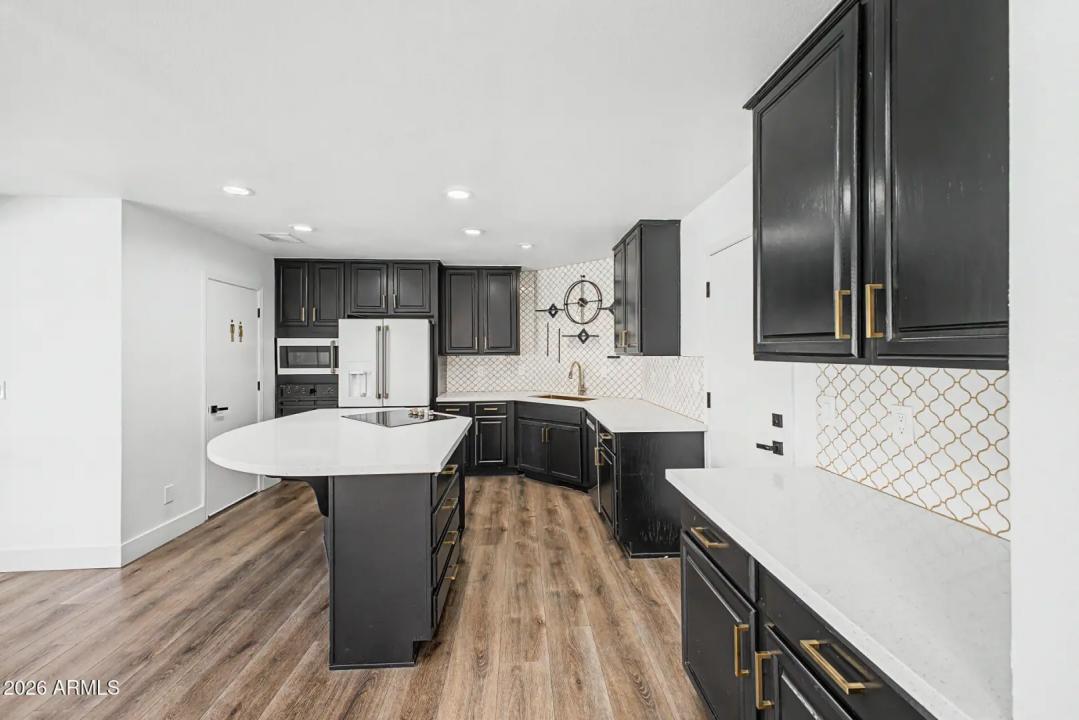 Real Estate Picture 16