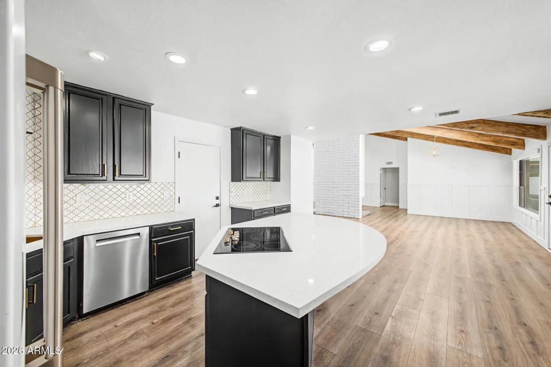 Real Estate Picture 17