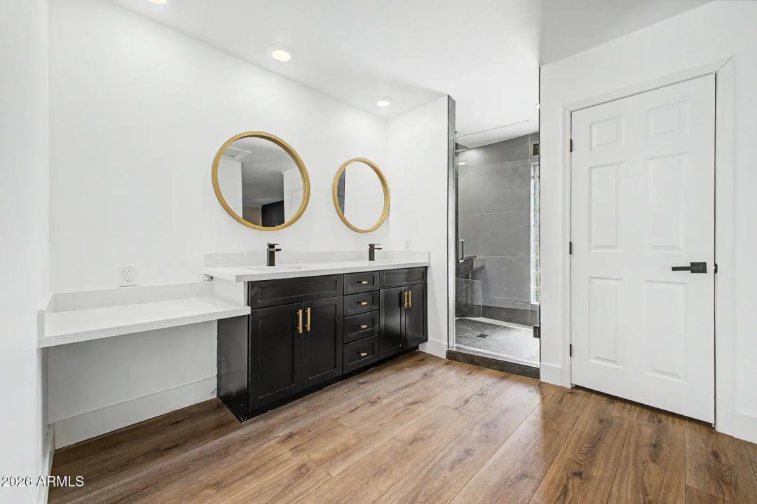 Real Estate Picture 22