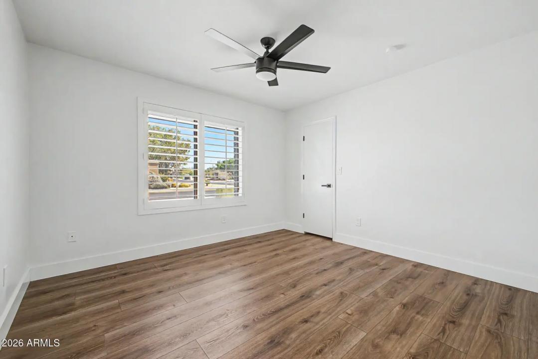 Real Estate Picture 24