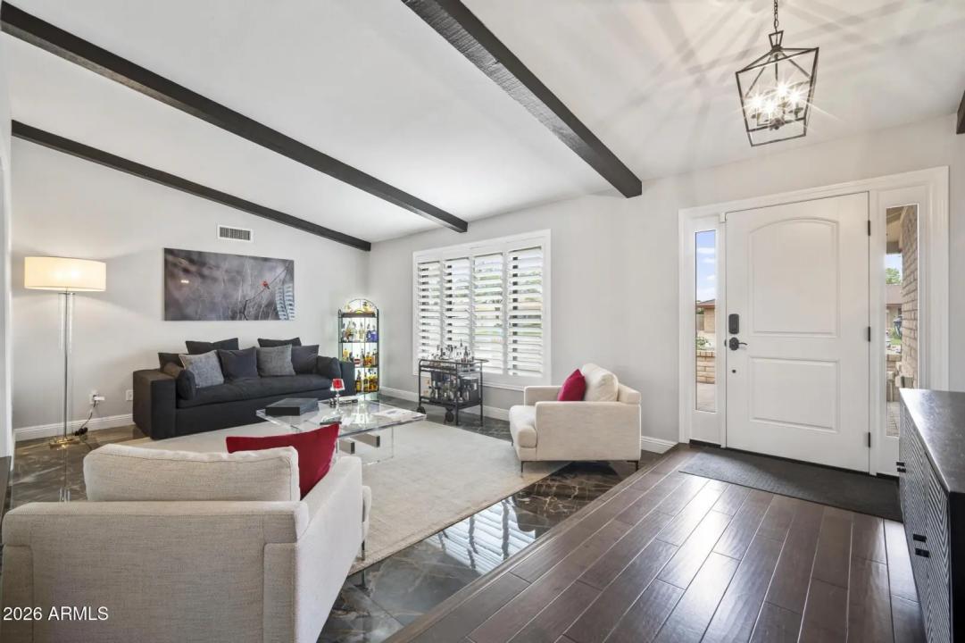 Real Estate Picture 8