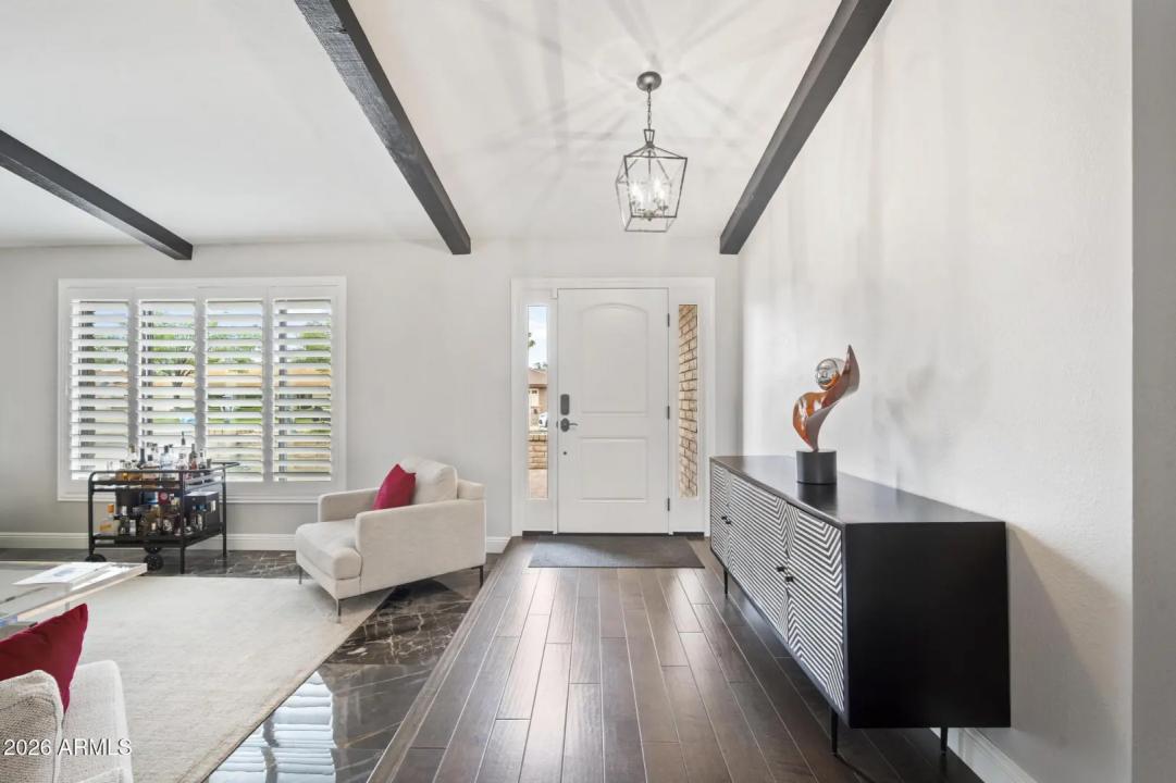 Real Estate Picture 9